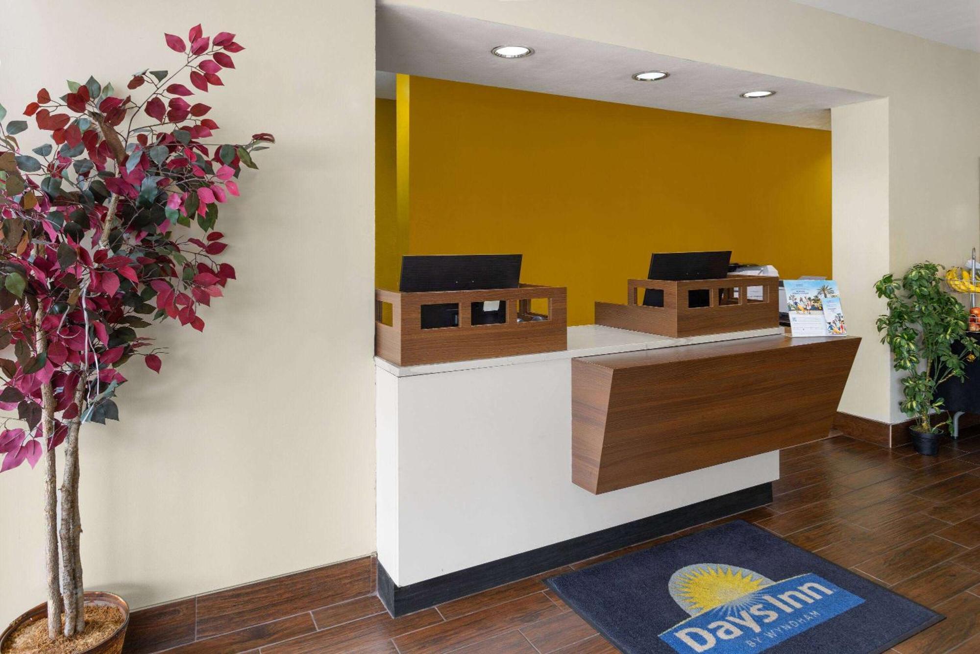 Days Inn By Wyndham Pottstown Exterior photo