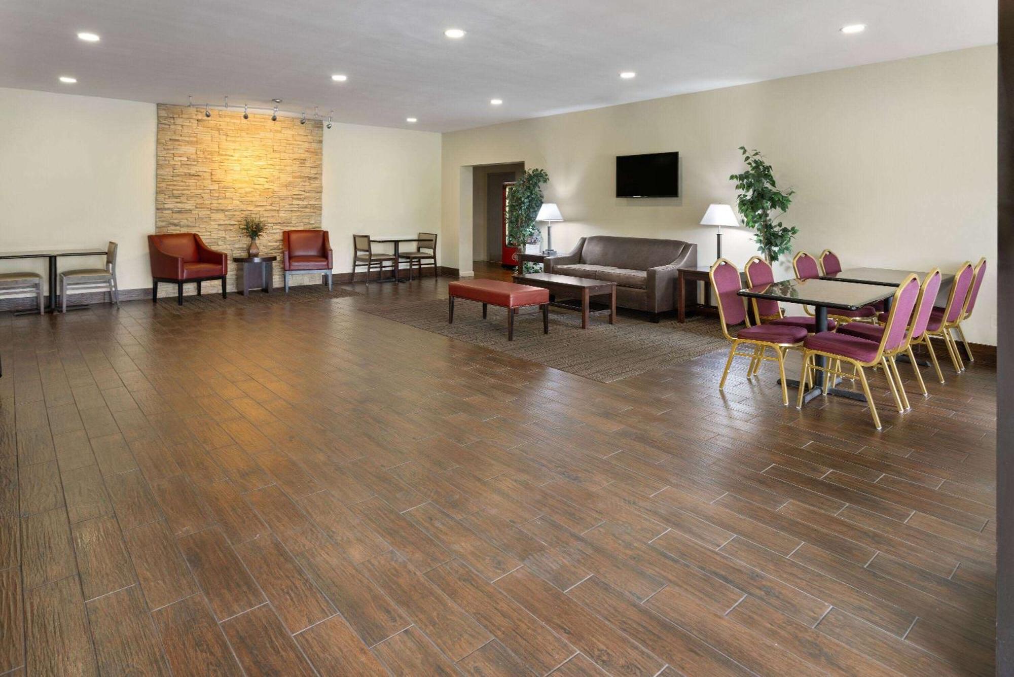 Days Inn By Wyndham Pottstown Exterior photo