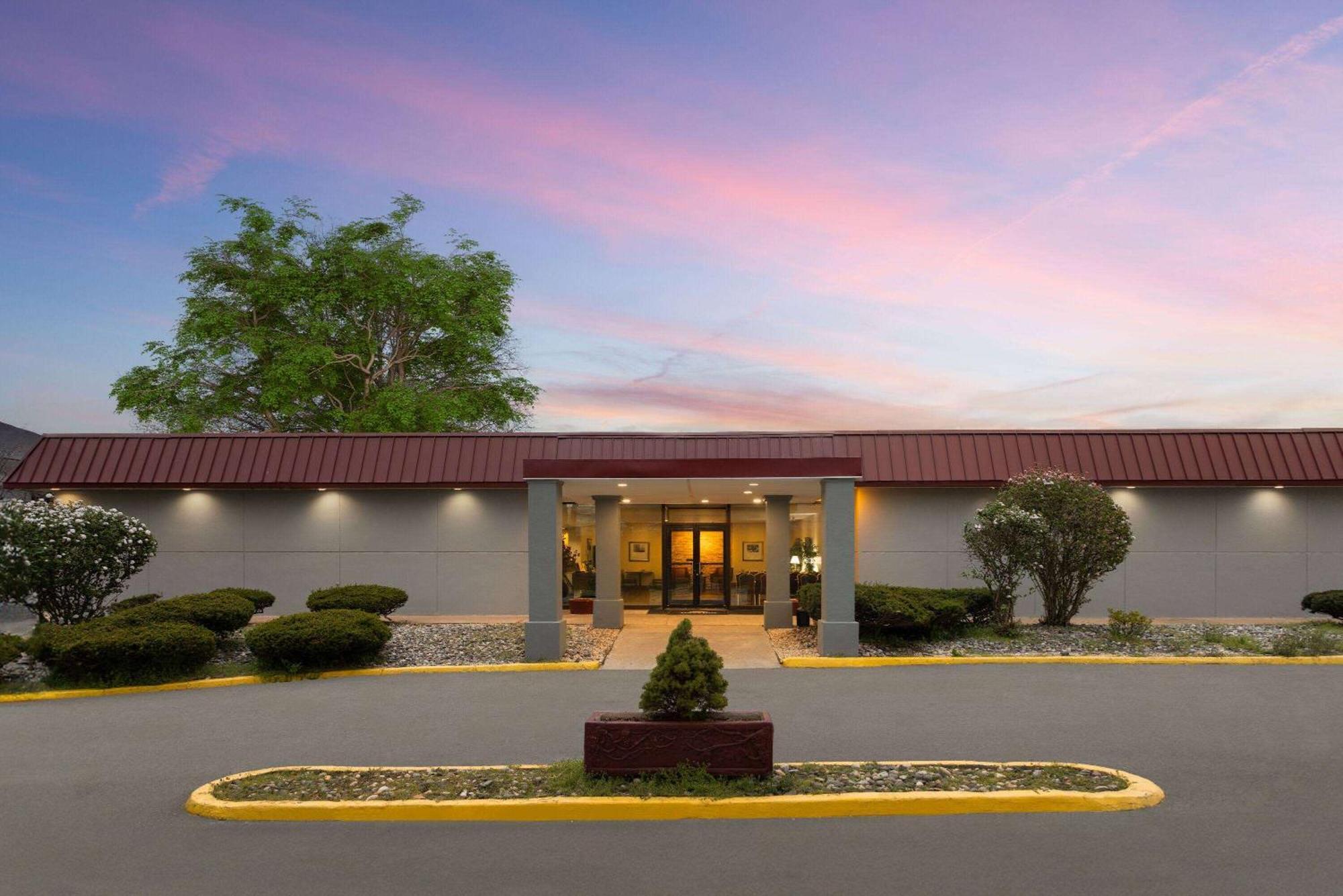 Days Inn By Wyndham Pottstown Exterior photo